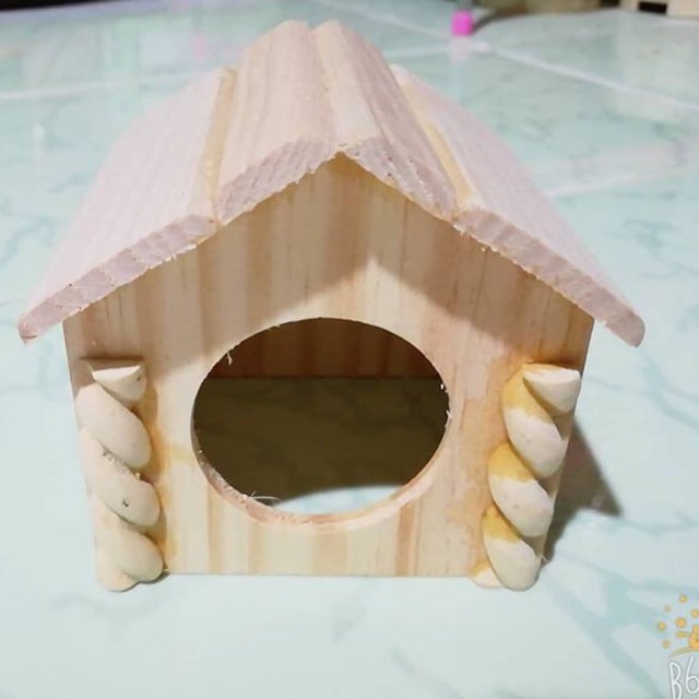 Nhà gỗ mái chóp cửa tròn
