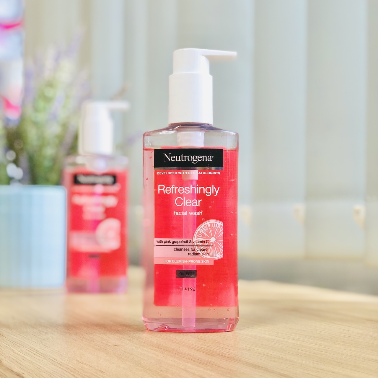 SỮA RỬA MẶT NEUTROGENA REFRESHINGLY CLEAR 200ML