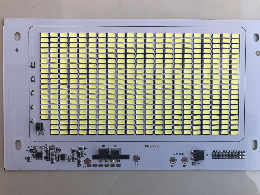 Led năng nượng mặt trời ( CÓ BÁO PIN KÈM ĐIỀU KHIỂN )