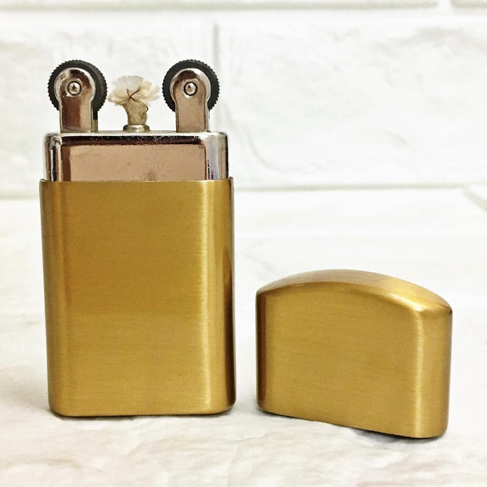 BẬT LỬA DOLPHIN XĂNG ĐÁ CỔ 2 BÁNH XE - (XÀI XĂNG)