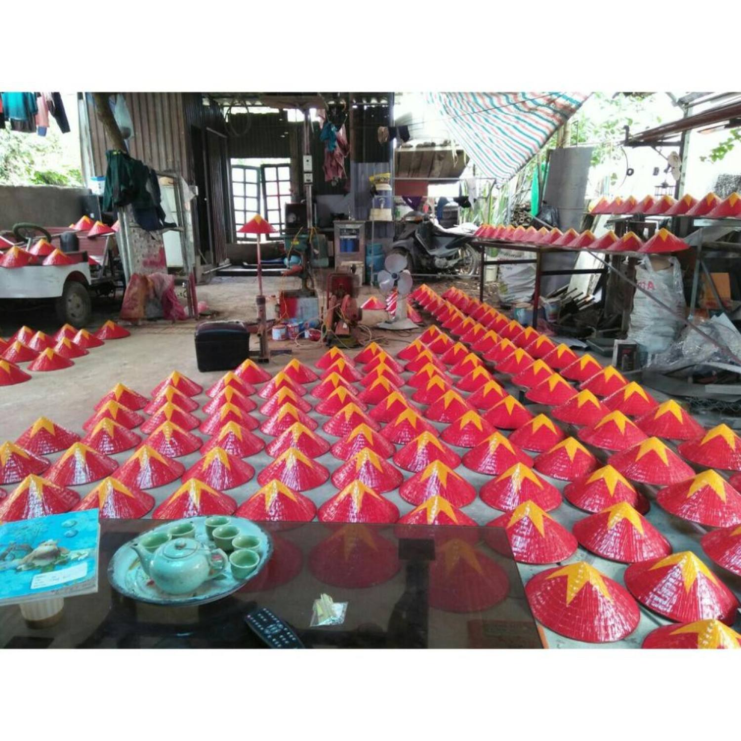 NÓN LÁ CỜ ĐỎ SAO VÀNG LH 0978945425