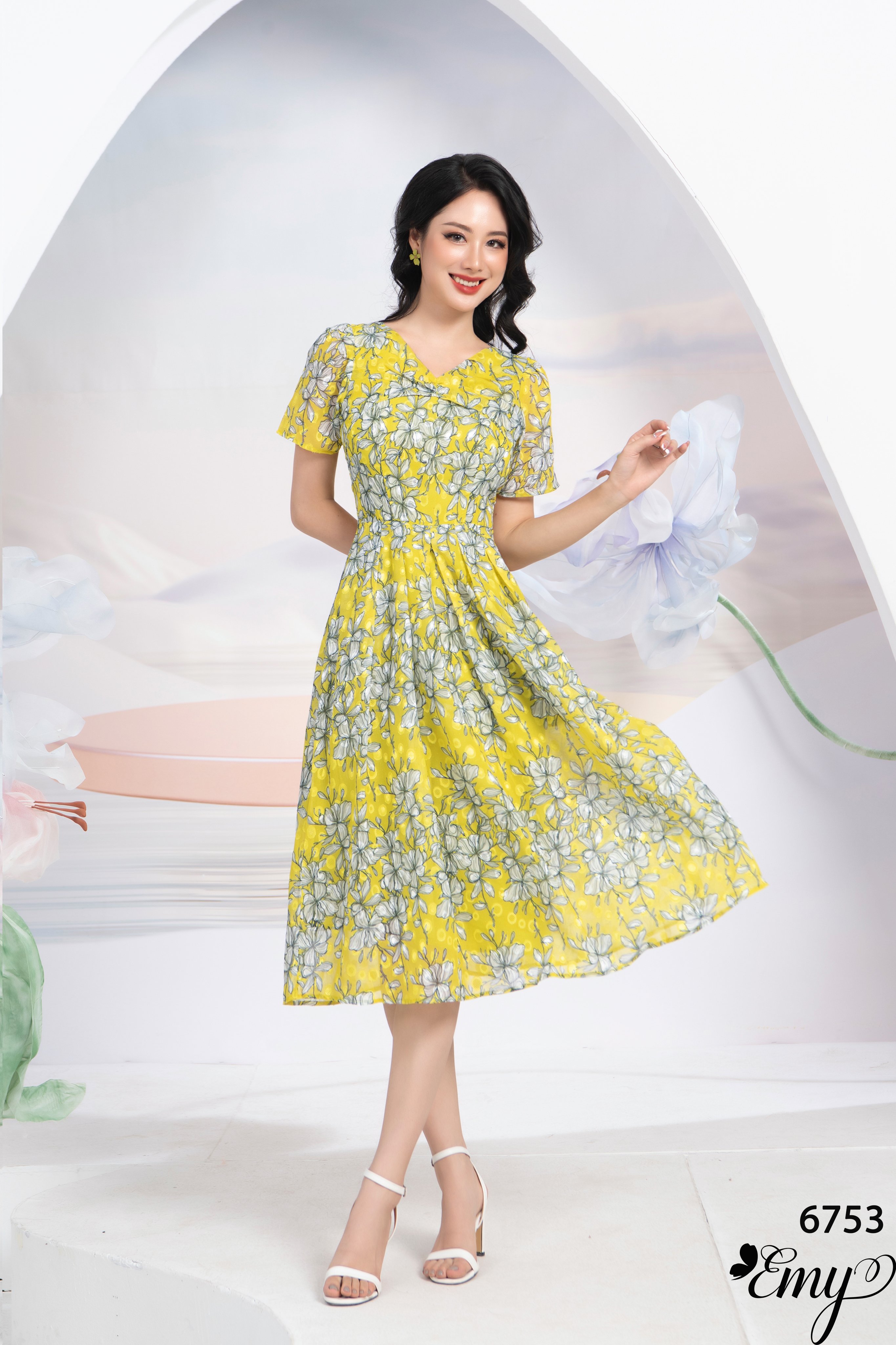 Đầm EMY EM6753 Xoè Cổ V HT Hoa