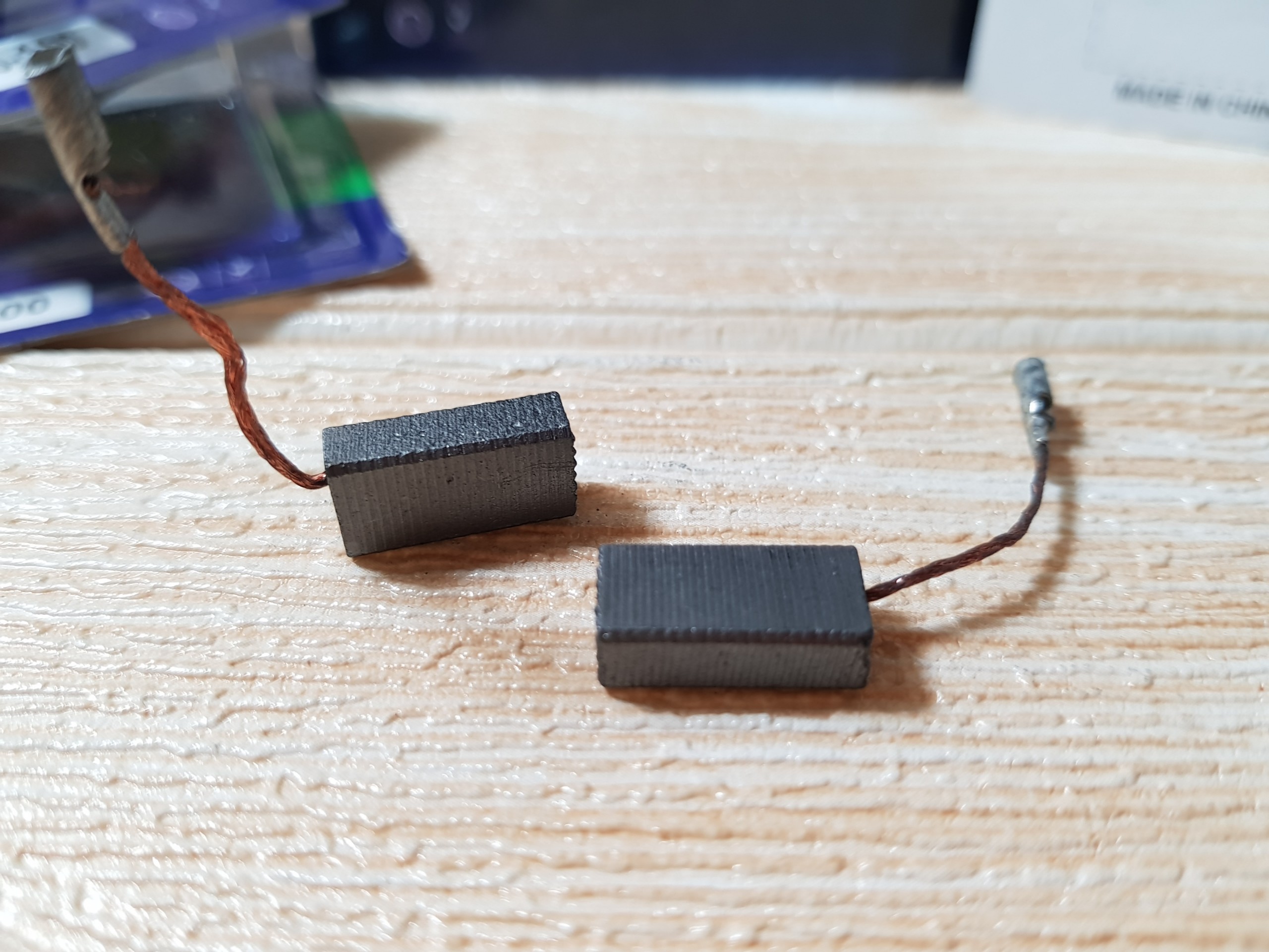 CHỔI THAN / THAN MÁY MÀI LIBIN CARBON 6.0mm