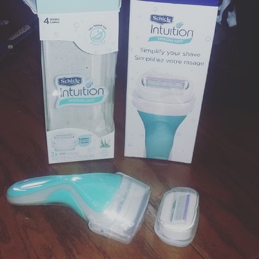 Dao cạo đầu bơ SCHICK Intuition và lưỡi thay thế
