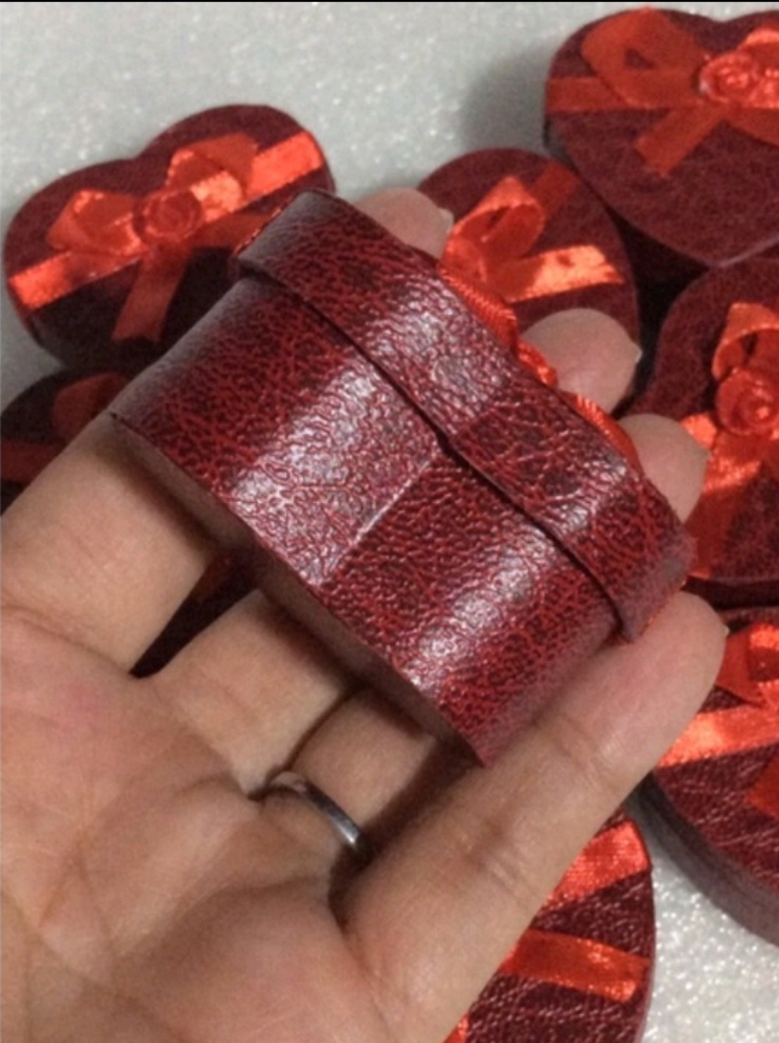 hộp tim đựng nhẫn có nơ 12 cái