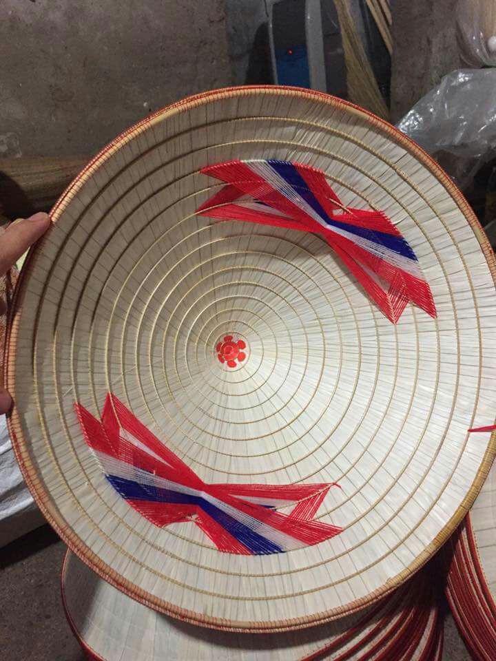 Nón lá chuông trắng sịn