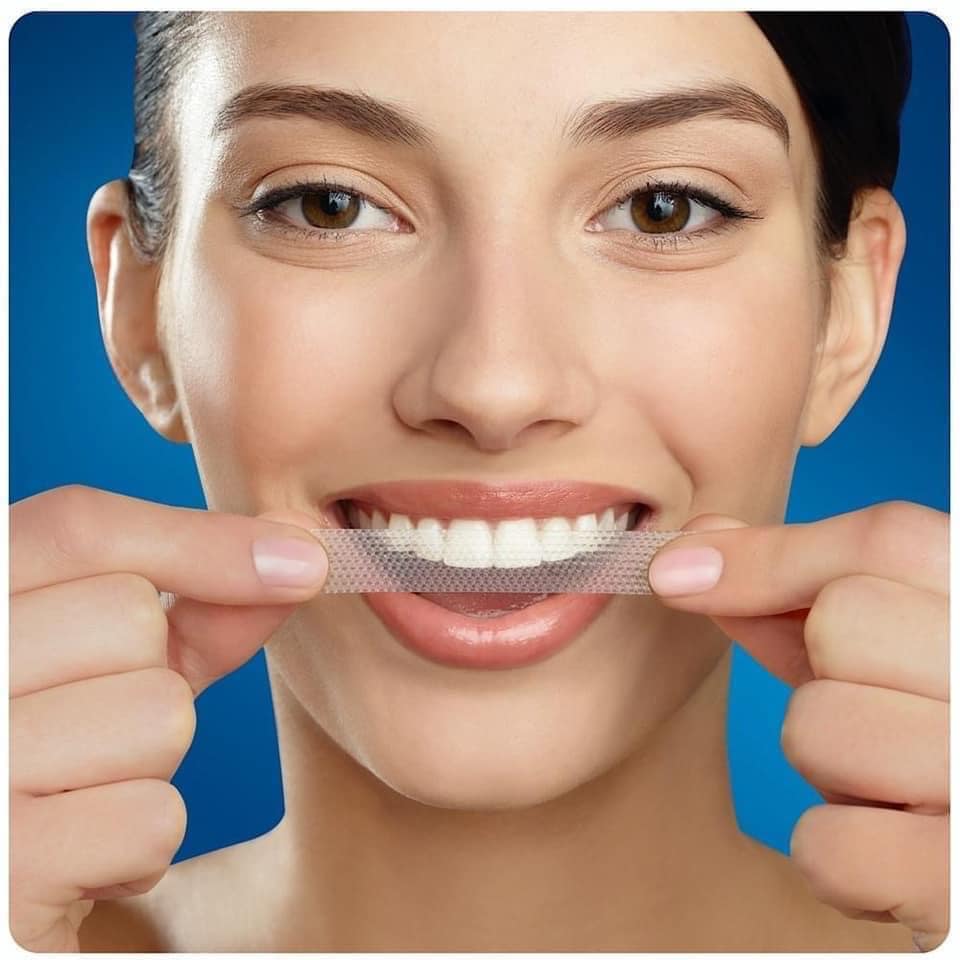 MIẾNG DÁN TẨY TRẮNG RĂNG ORAL B 3D WHITE