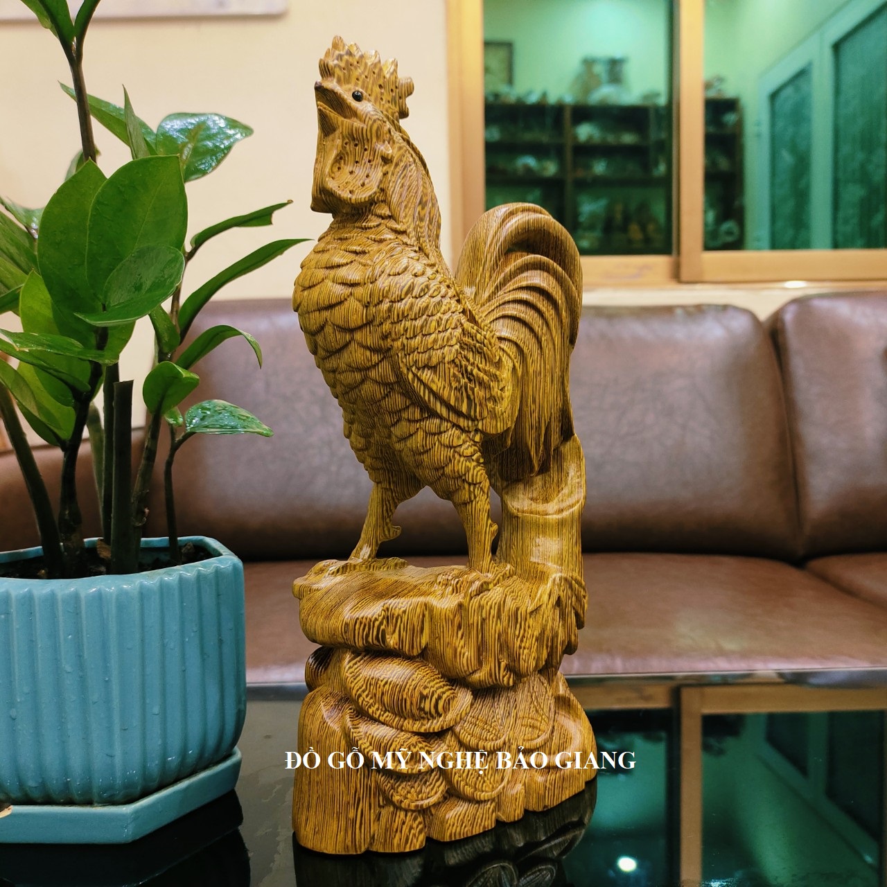 Tượng con gà gỗ mun đuôi công cao 20 cm