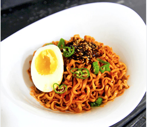 Mì Gà Khô Chua Cay Samyang 135g