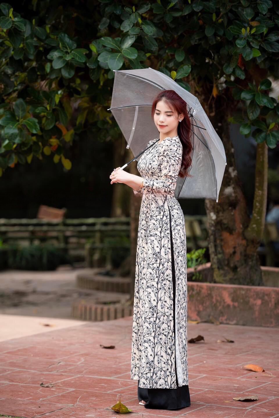 Áo dài hoa nhí đen tay bồng