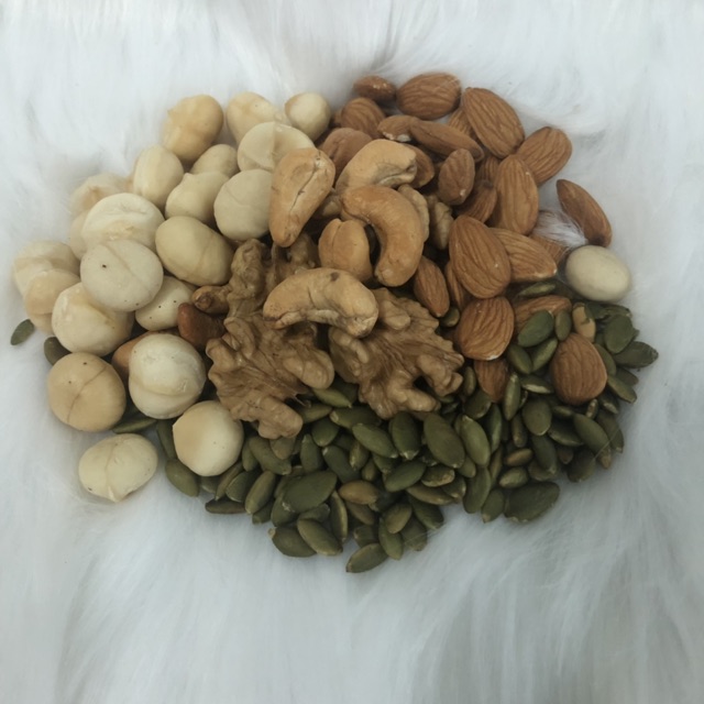 Hộp 500gr  hạt mix 5 loại hạt rang sẵn