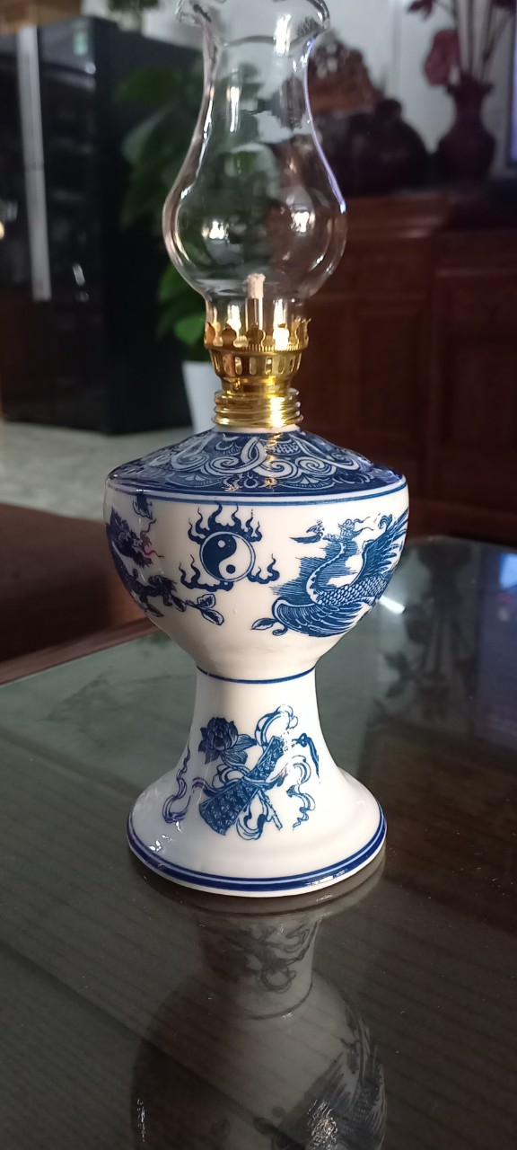 Đèn dầu thờ Bát Tràng men trắng dáng cao