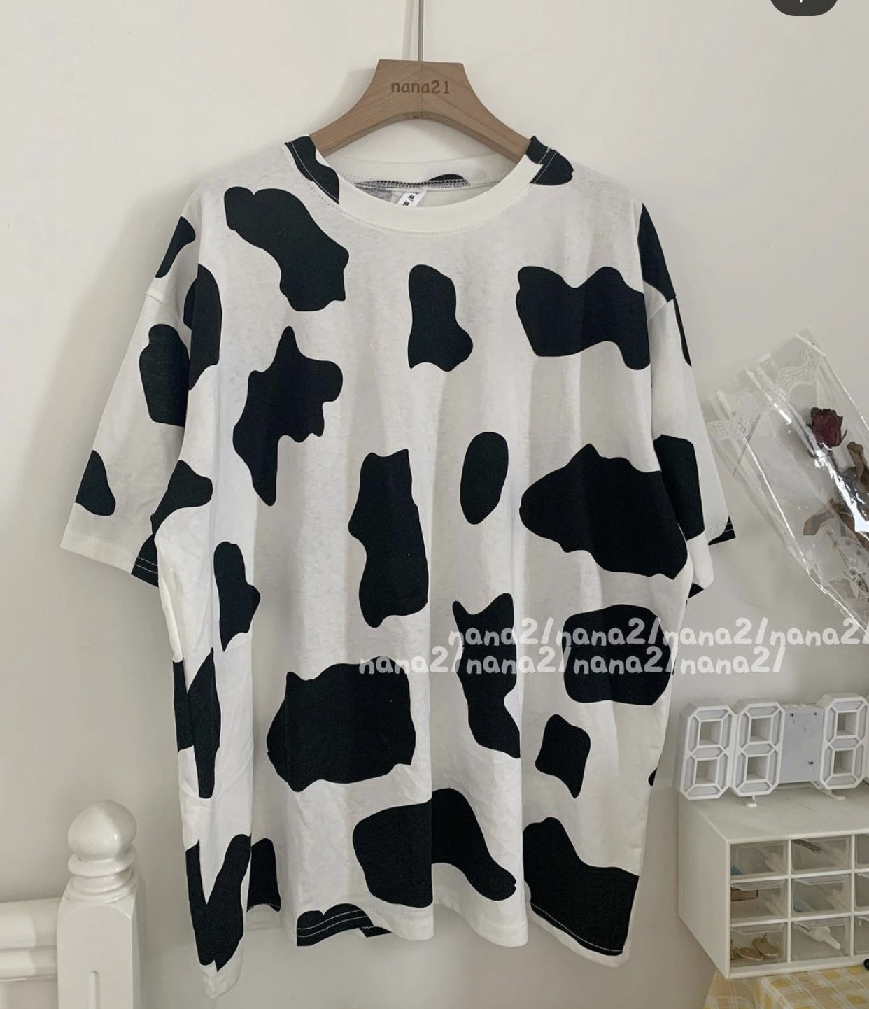 SET QUẦN SUÔNG IRU ĐEN + TSHIRT BÒ SỮA