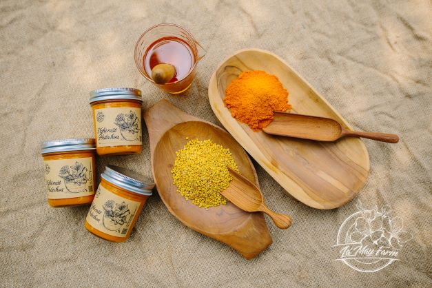 Turmeric honey mixed with pollen from mountain