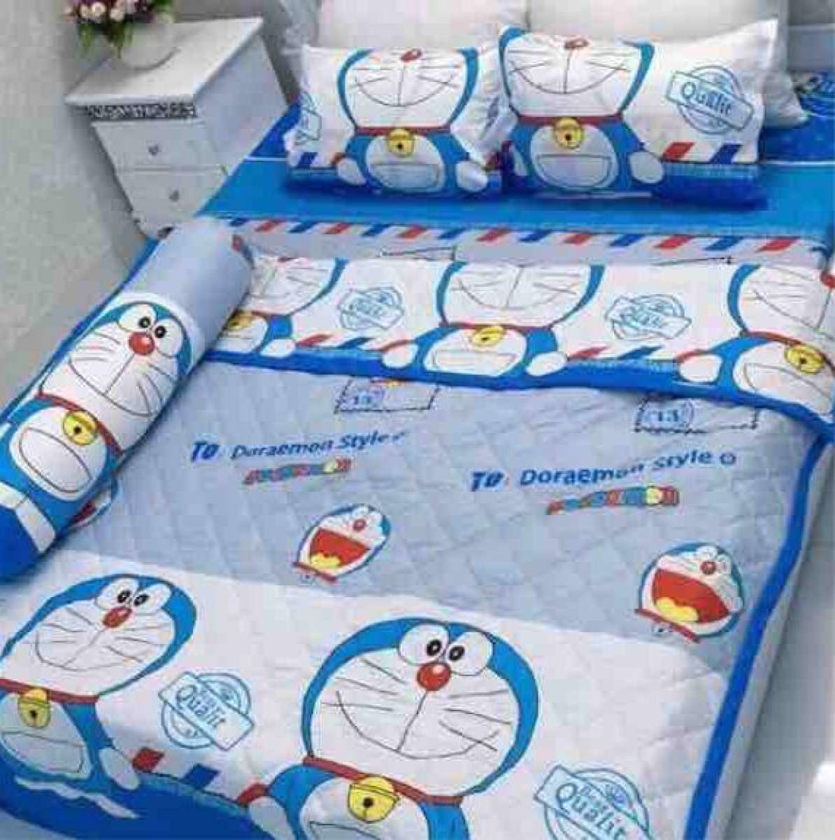 Bộ Ga Gối Poly ( tặng kèm áo gối ôm ) Mẫu Doremon Tem Thư