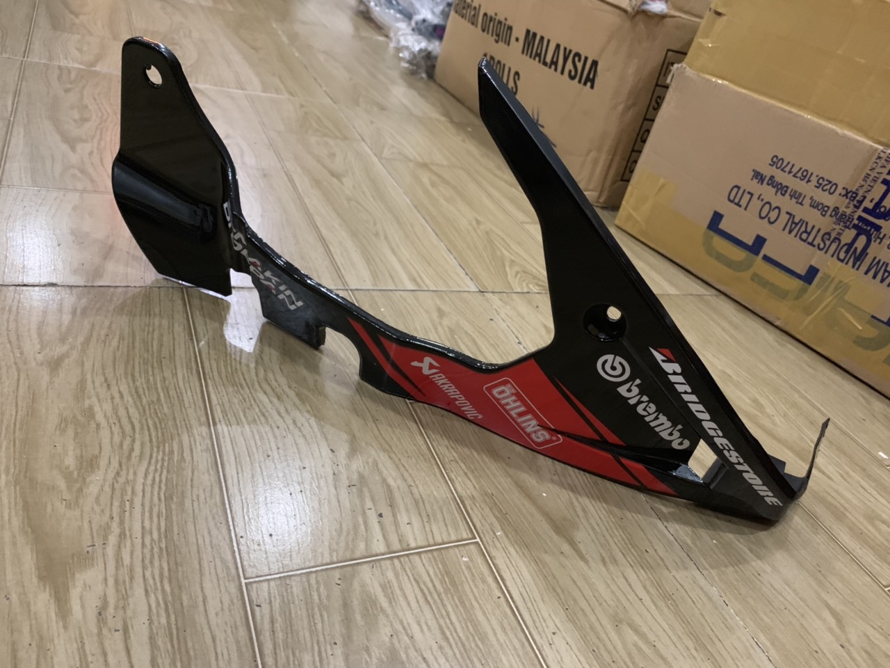 Mỏ cày xe exciter 150 màu đen bóng tem đỏ