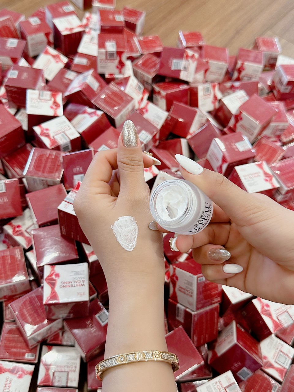 Nạ cấy trắng dưỡng trắng da lành tính