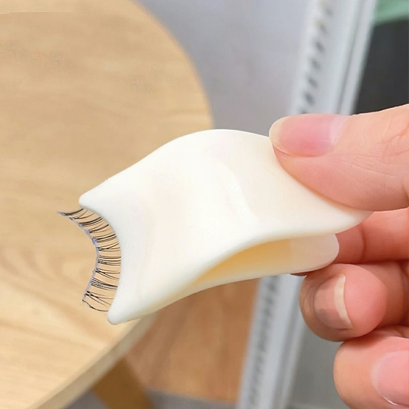 Practical false eyelashes aid tweezers, eyelashes