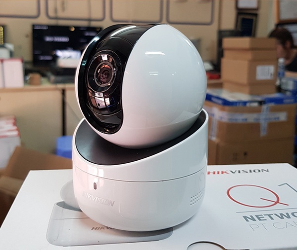 [HCM]Camera IP Robot 2MP HIKVISION DS-2CV2Q21FD-IW(B)