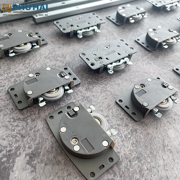 Bộ bánh xe lùa tủ áo giảm chấn Hammer 641