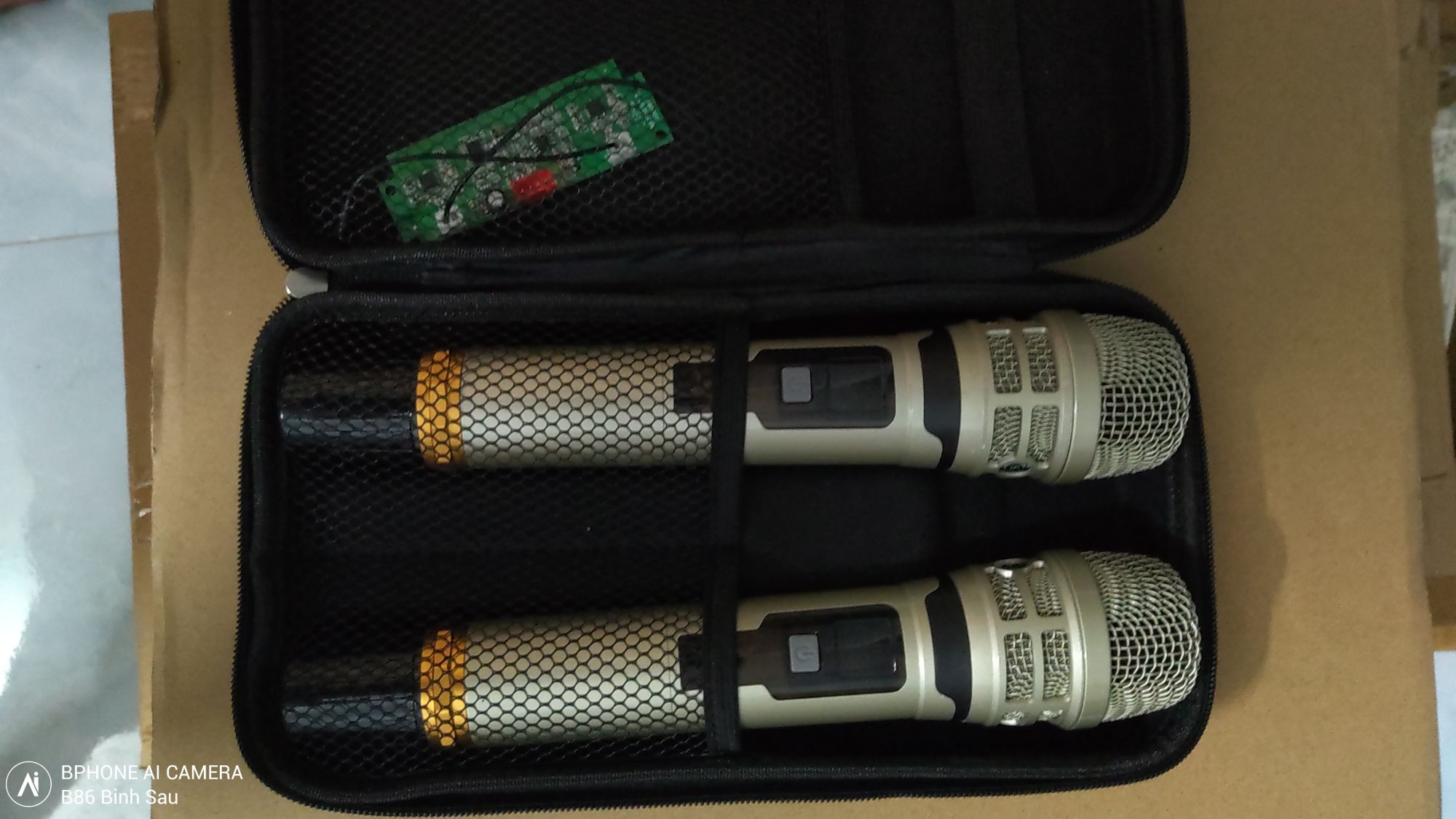 Micro không dây UHF cao cấp