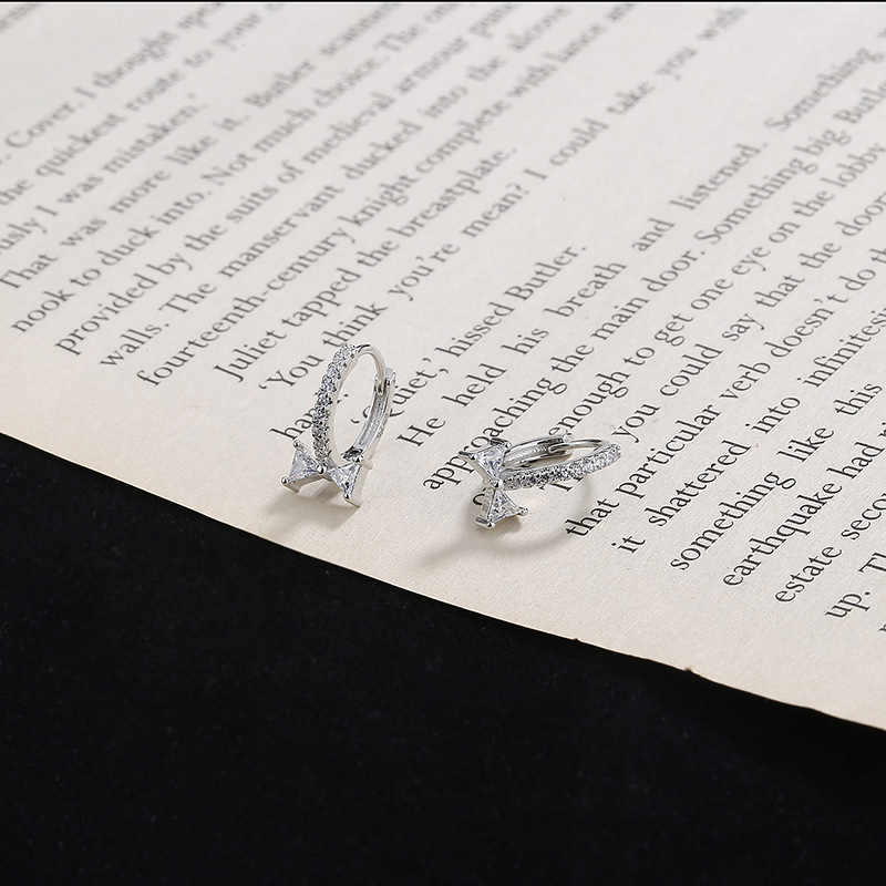 1 cặp Bông tai nơ đính đá zircon