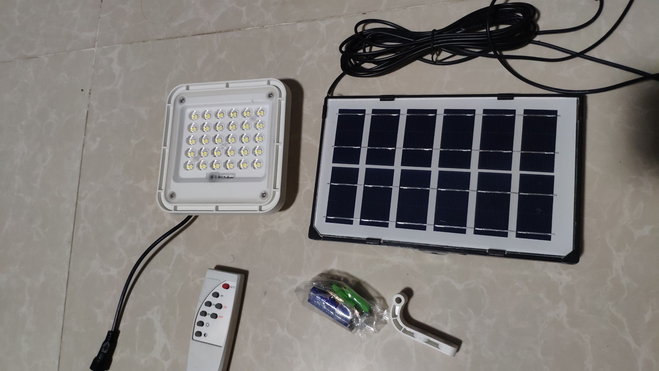 Đèn led năng lượng mặt trời 15W
