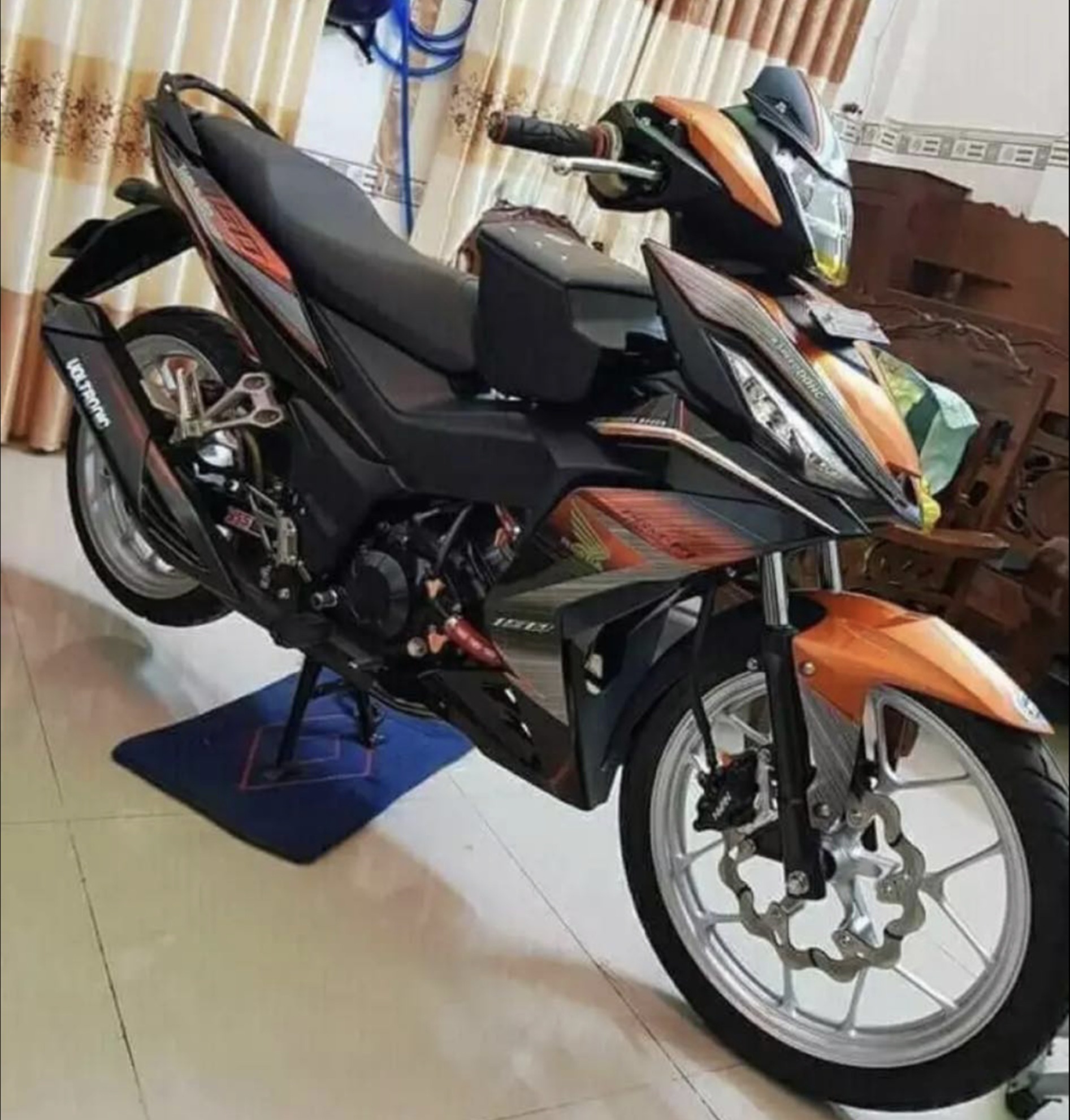 Tem rời winner sọc cam đen