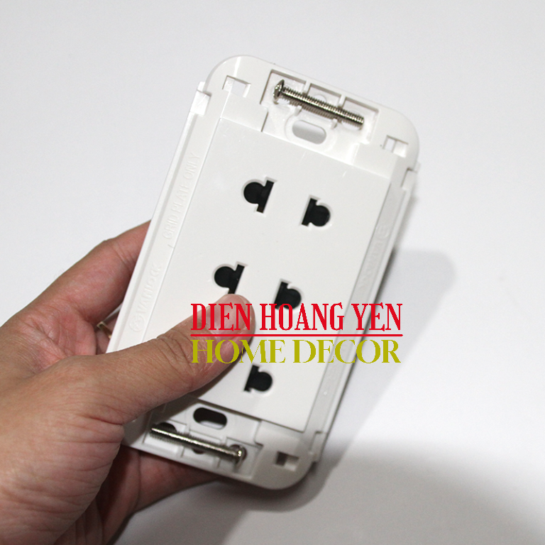 Mặt Ổ Cắm 3 Lỗ S18 - SINO loại 3 ổ cắm 2 chấu