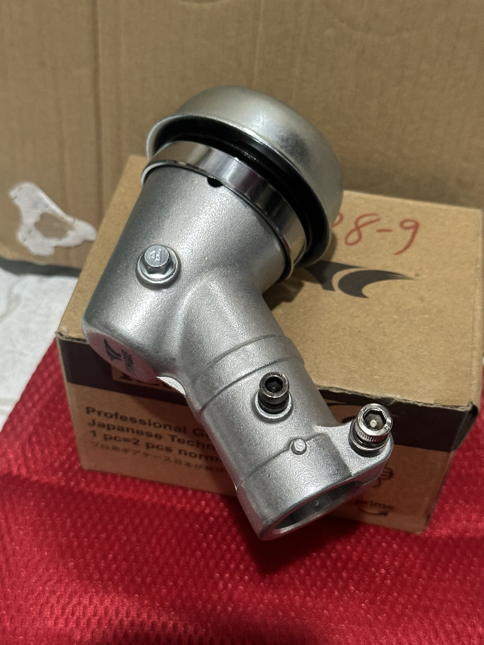 Đầu dao dùng cho máy cắt cỏ husq 143/541. 28mm - 9 khía.
