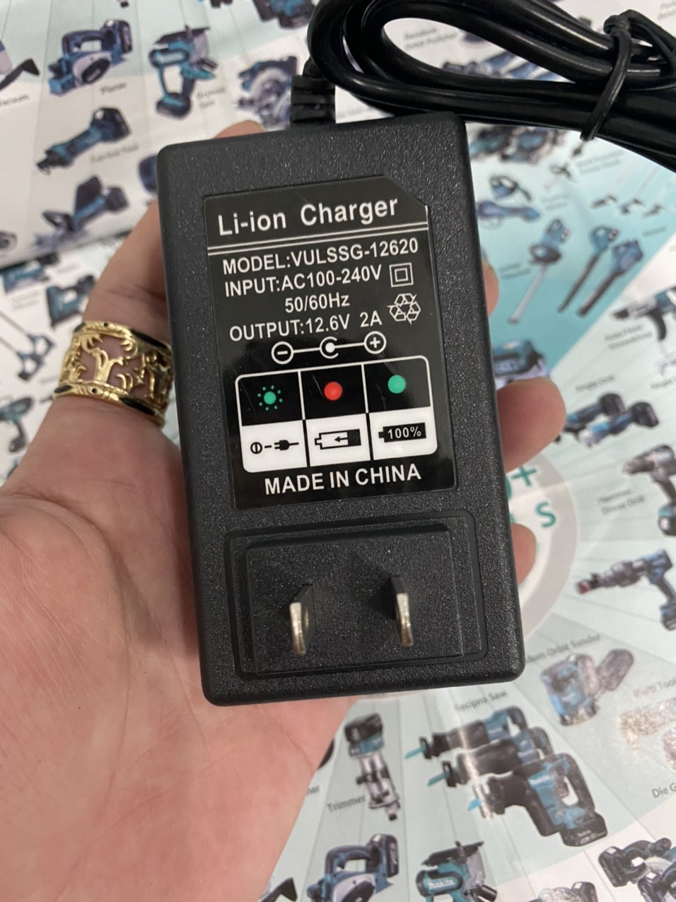 Sạc 3S 12.6V 2A Loại tốt dùng cho pin Li-ion có đèn báo và tự ngắt khi đầy.