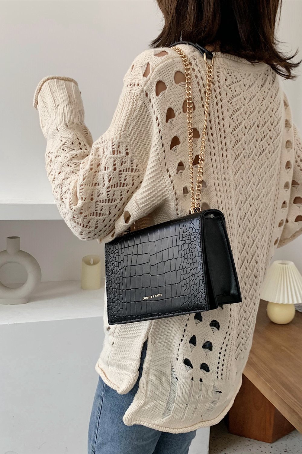 Túi da nữ vân nổi form cứng C&K - MA218