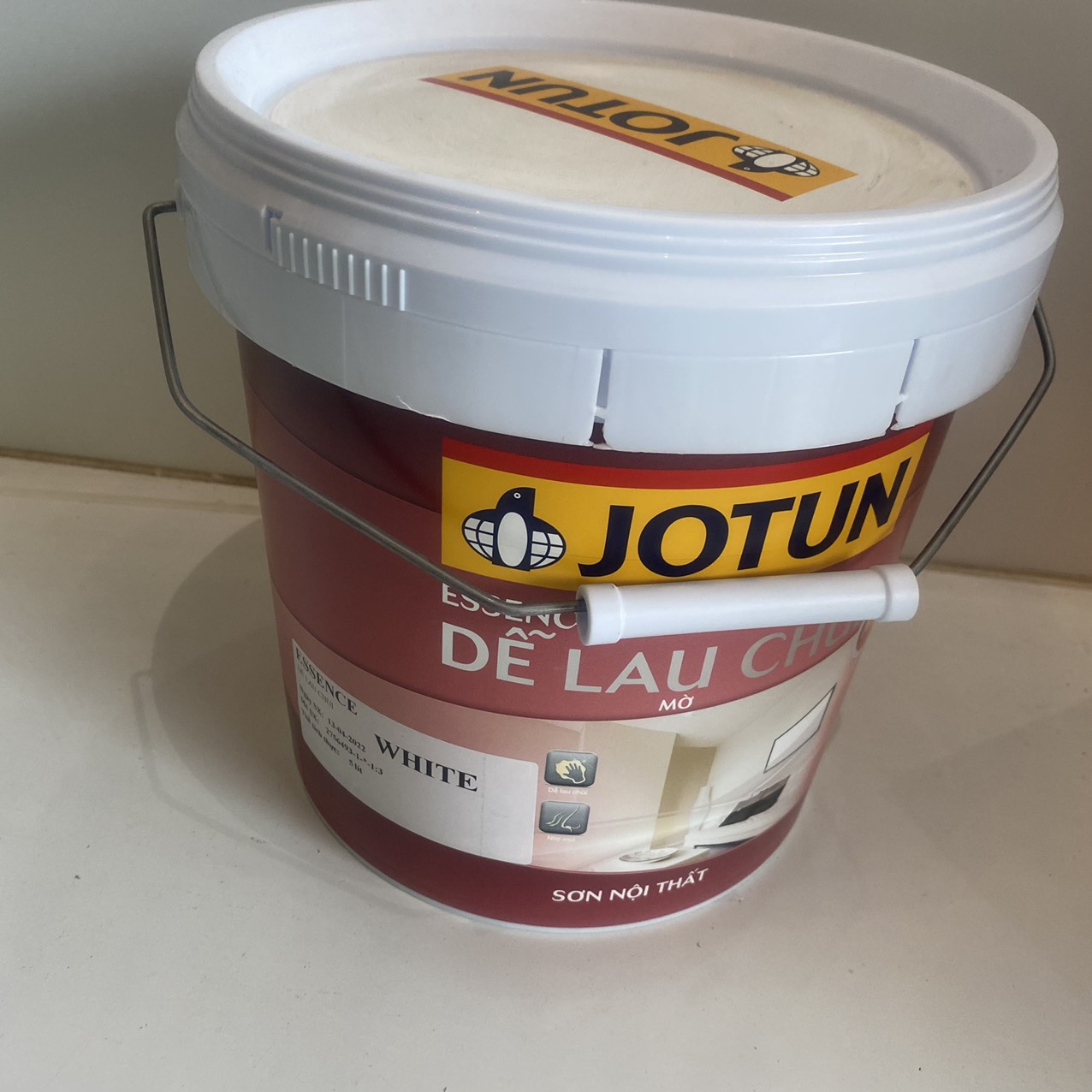 Sơn jotun dễ lau chùi màu trắng