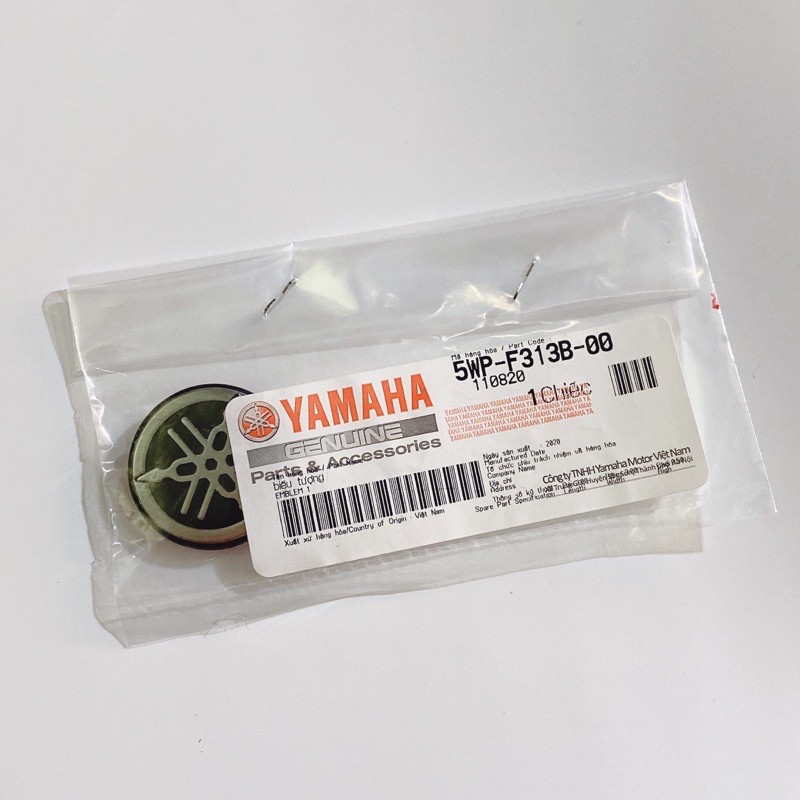 Decal tem logo biểu tượng YAMAHA 3cm dạng gài sử dụng cho xe Exciter 135 đời 2010-2011