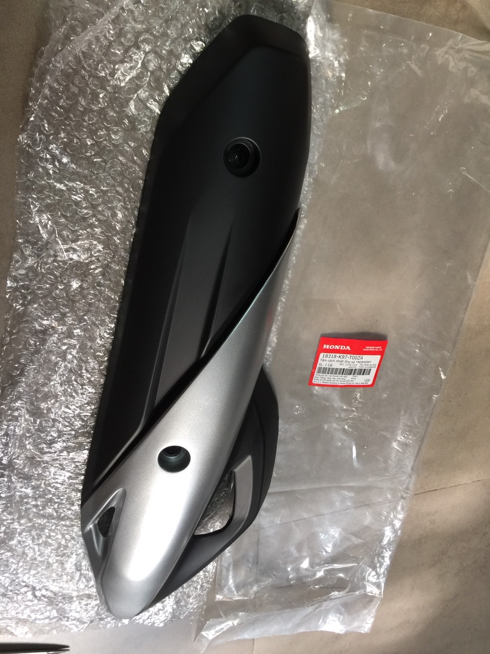Ốp pô hãng Honda xe PCX đời 2018 2019 2020 2021 và giá chưa ốc nhé
