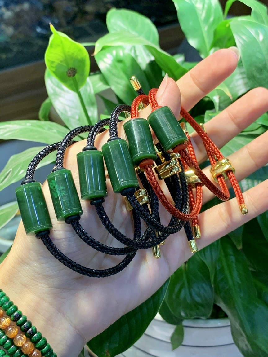 VÒNG TAY LU THỐNG VUÔNG NGỌC BÍCH