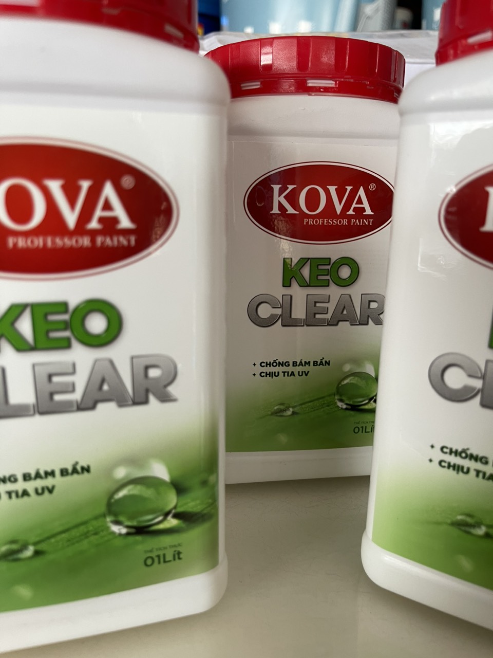 Keo bóng nước KOVA Clear W 1kh. Là loại keo trong suốt một thành phần có độ bóng cao, dùng để phủ bóng cho các bề mặt