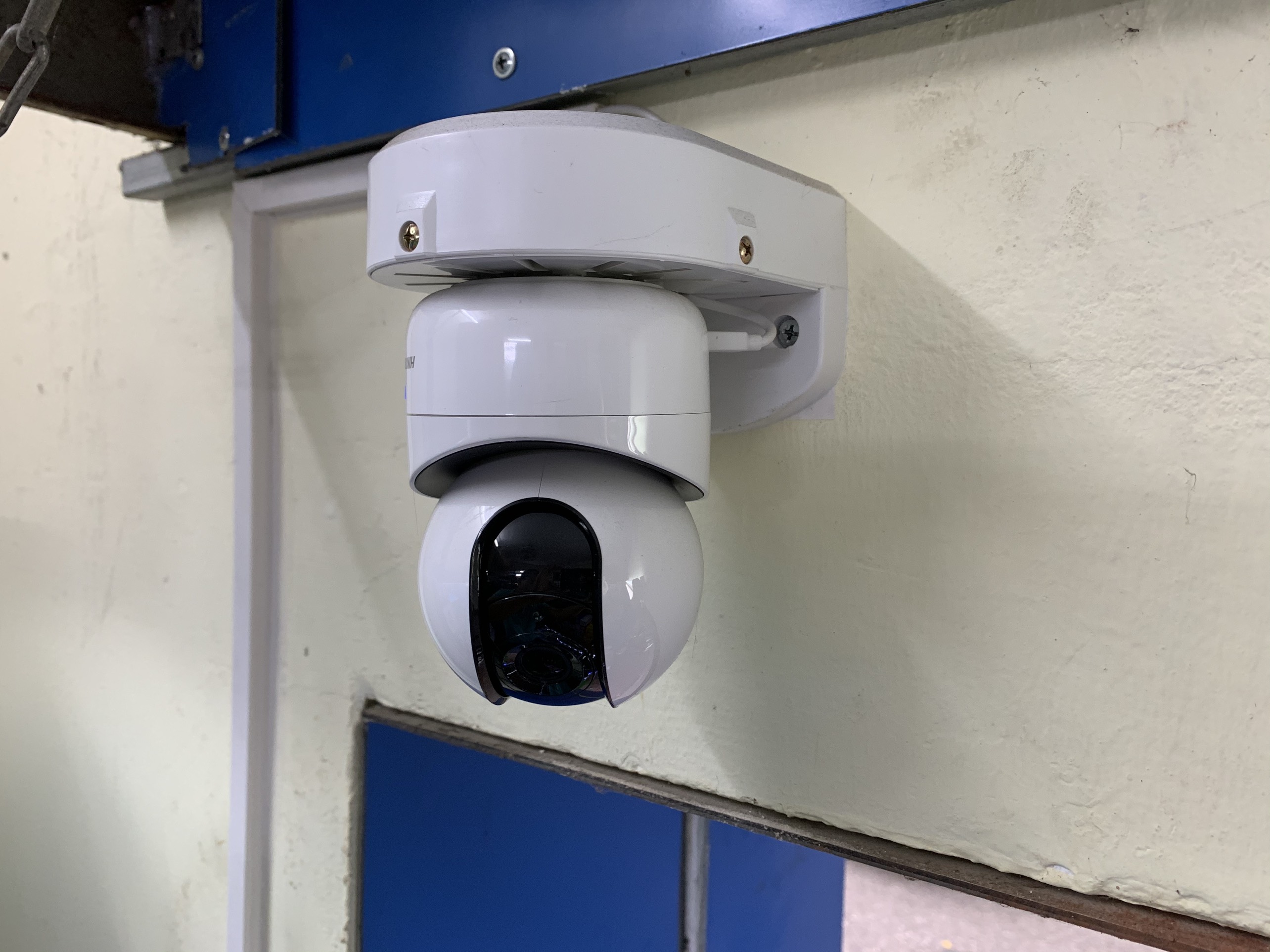 Chân đế gắn tường chữ L cho camera dome