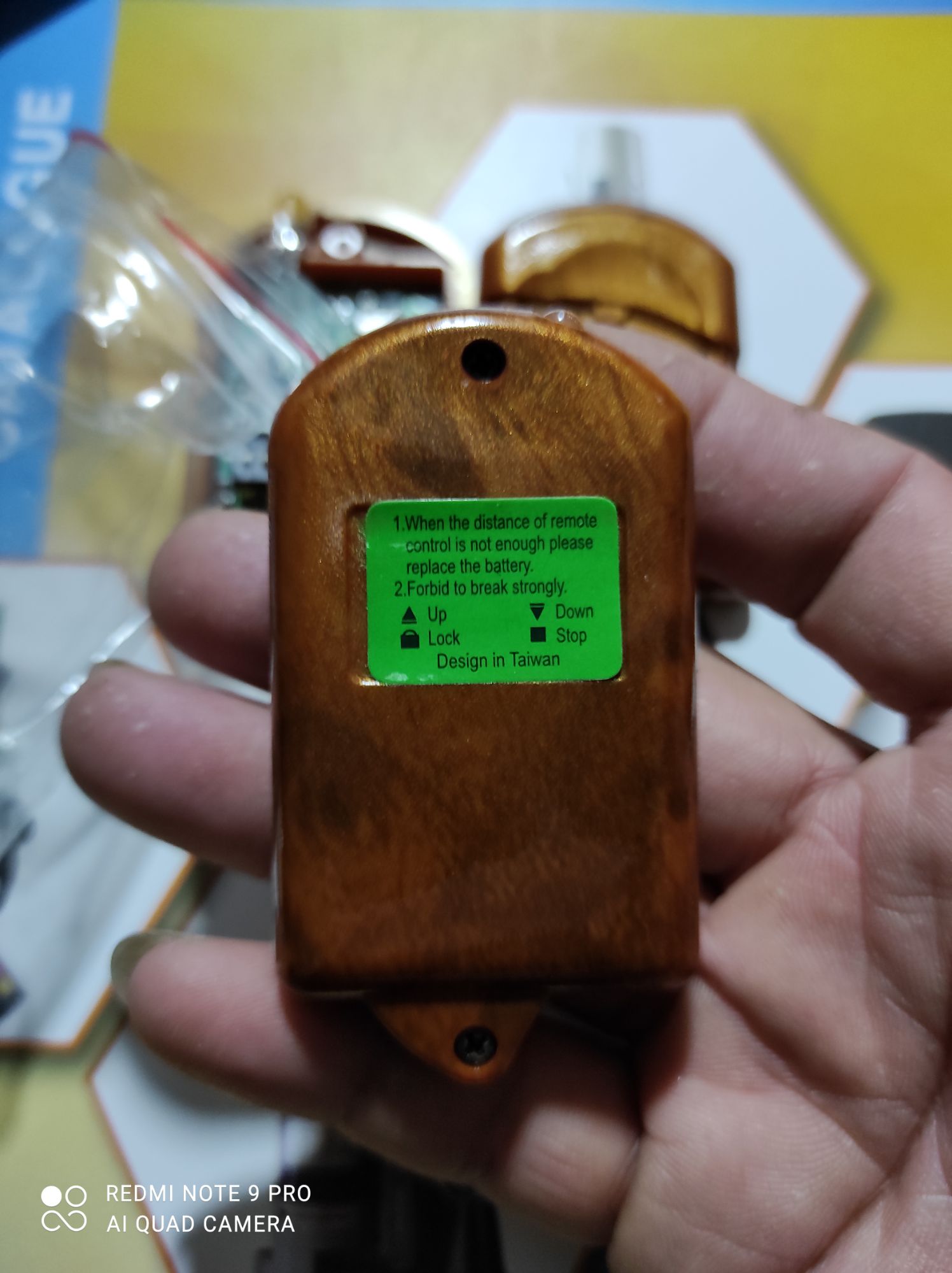 ĐIỀU KHIỂN cửa cuốn 8 MÃ GẠT Tần số 315 mhz vân gỗ