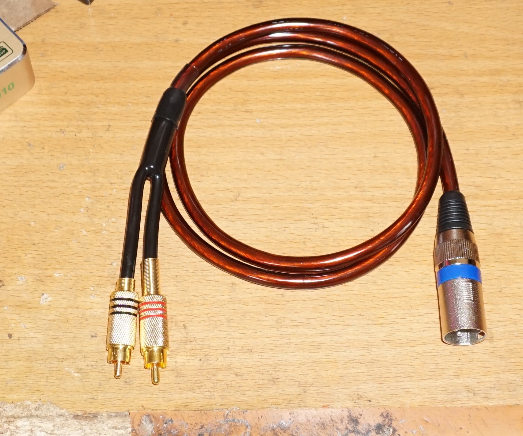 1 Sợi canon đực ra 2 av dài 0.5m