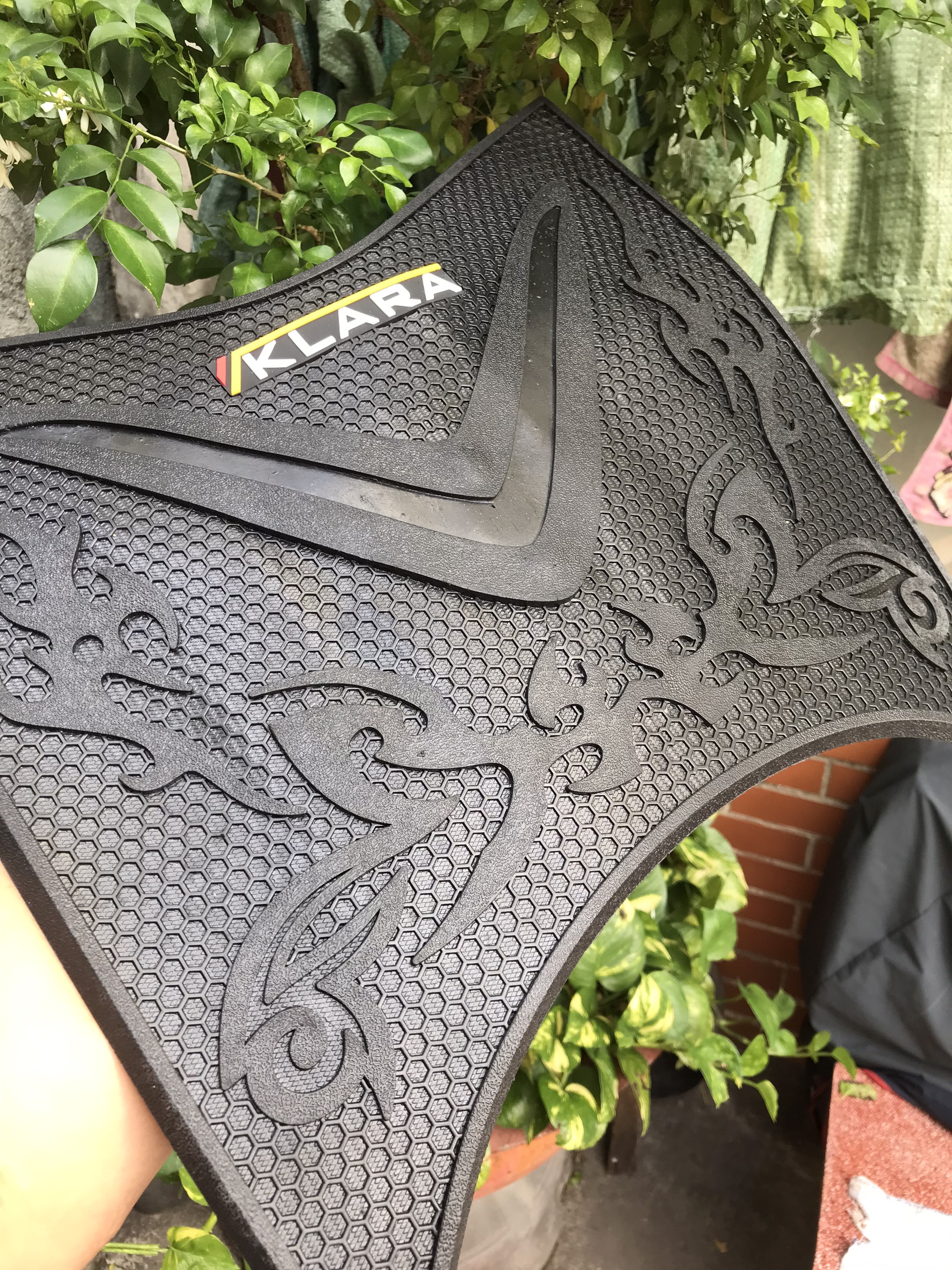 Klara, Thảm lót chân Vinfast Klara