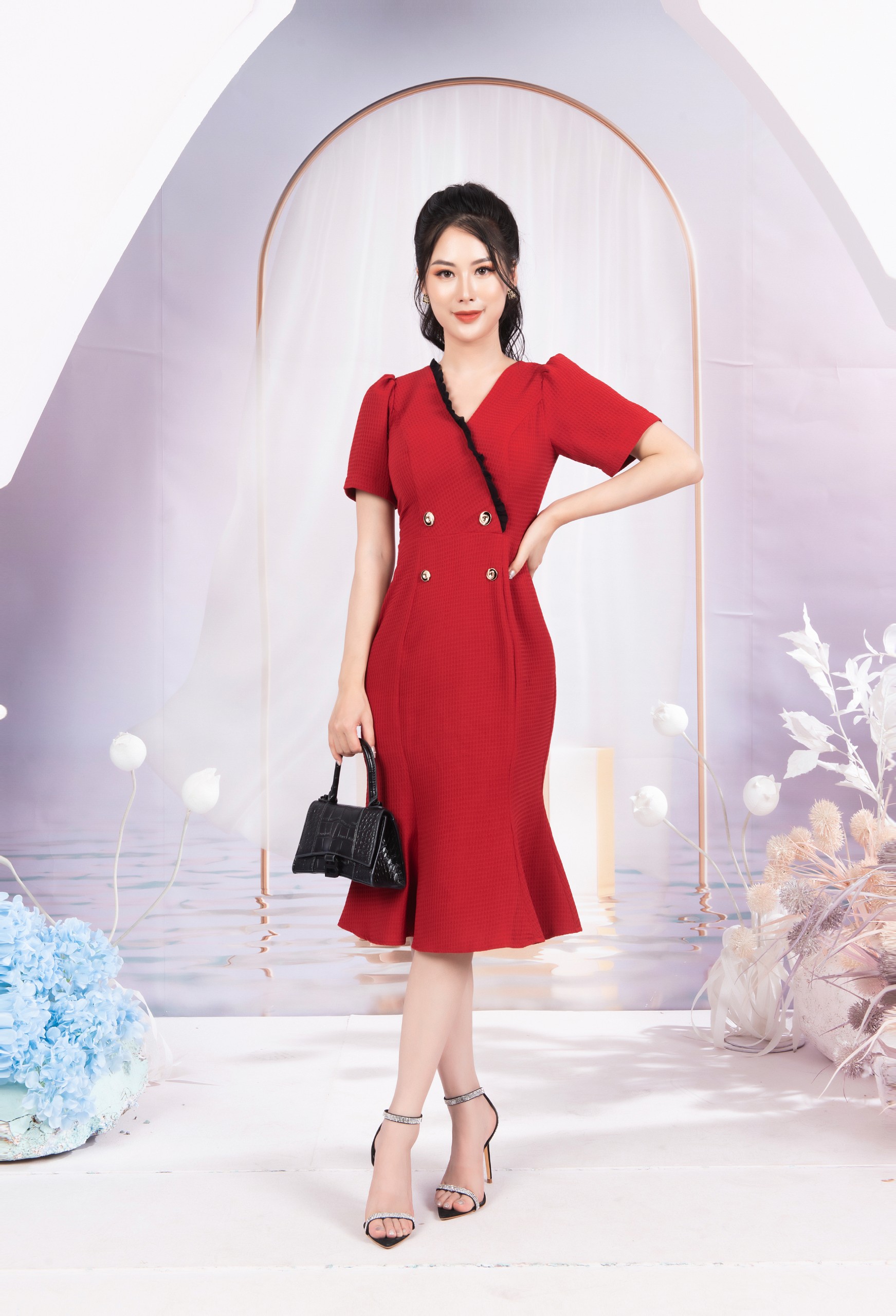 Đầm EMY EM6698 Body Đuôi Cá Viền Cổ
