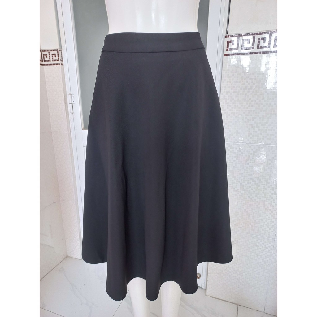 Chân váy công sở dáng xoè ĐẦU GỐI  màu đen