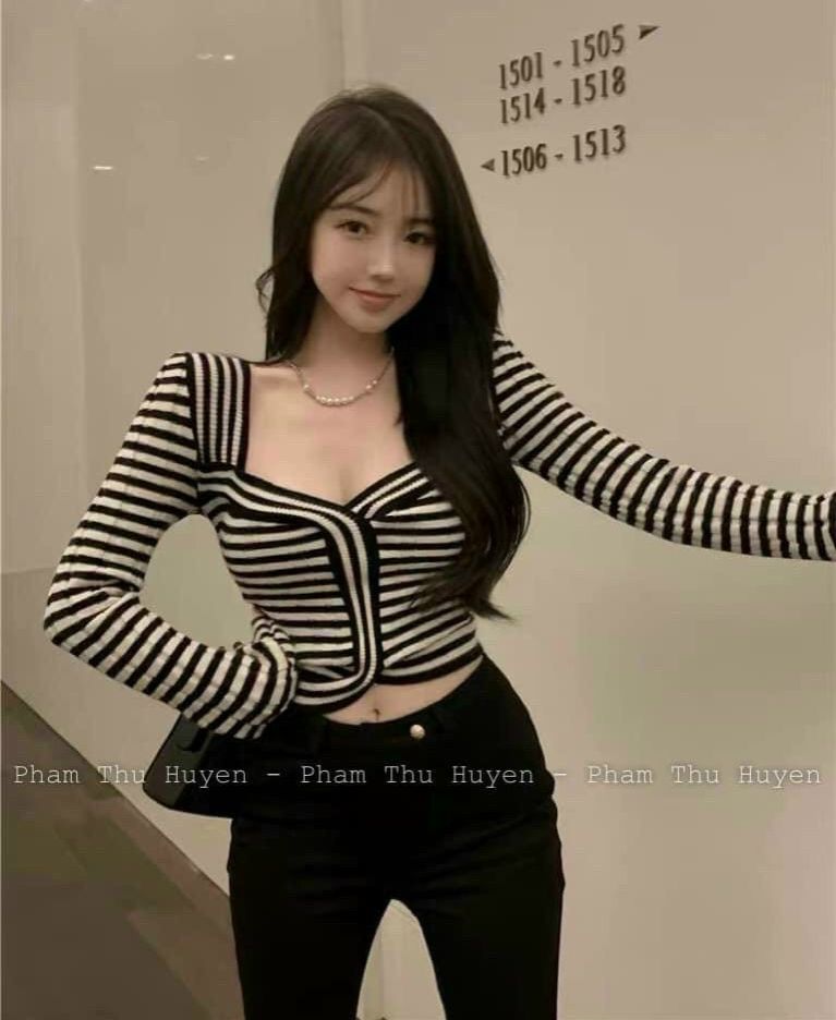 ÁO KIỂU SỌC XOẮN NGỰC SIÊU HOT.