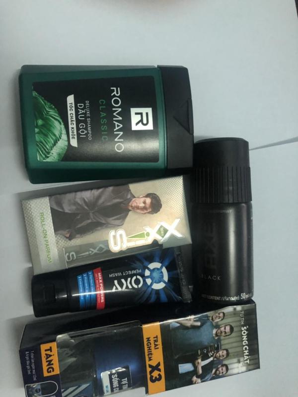 (TH) Combo 4 món tặng 7 gồm:1 chai nước hoa Xxis for men ( 10ml, dạng lăn) +1 chai dầu gọi Romano classic 100g +1 chai xịt khử mùi Axe 50ml/chai+ 1 tuýp sữa rửa mặt oxy 25g + tặng 1 chai lăn nivea men 12ml+ tặng 6 gói dầu gội nivea men bùn khoáng 5ml/ gói