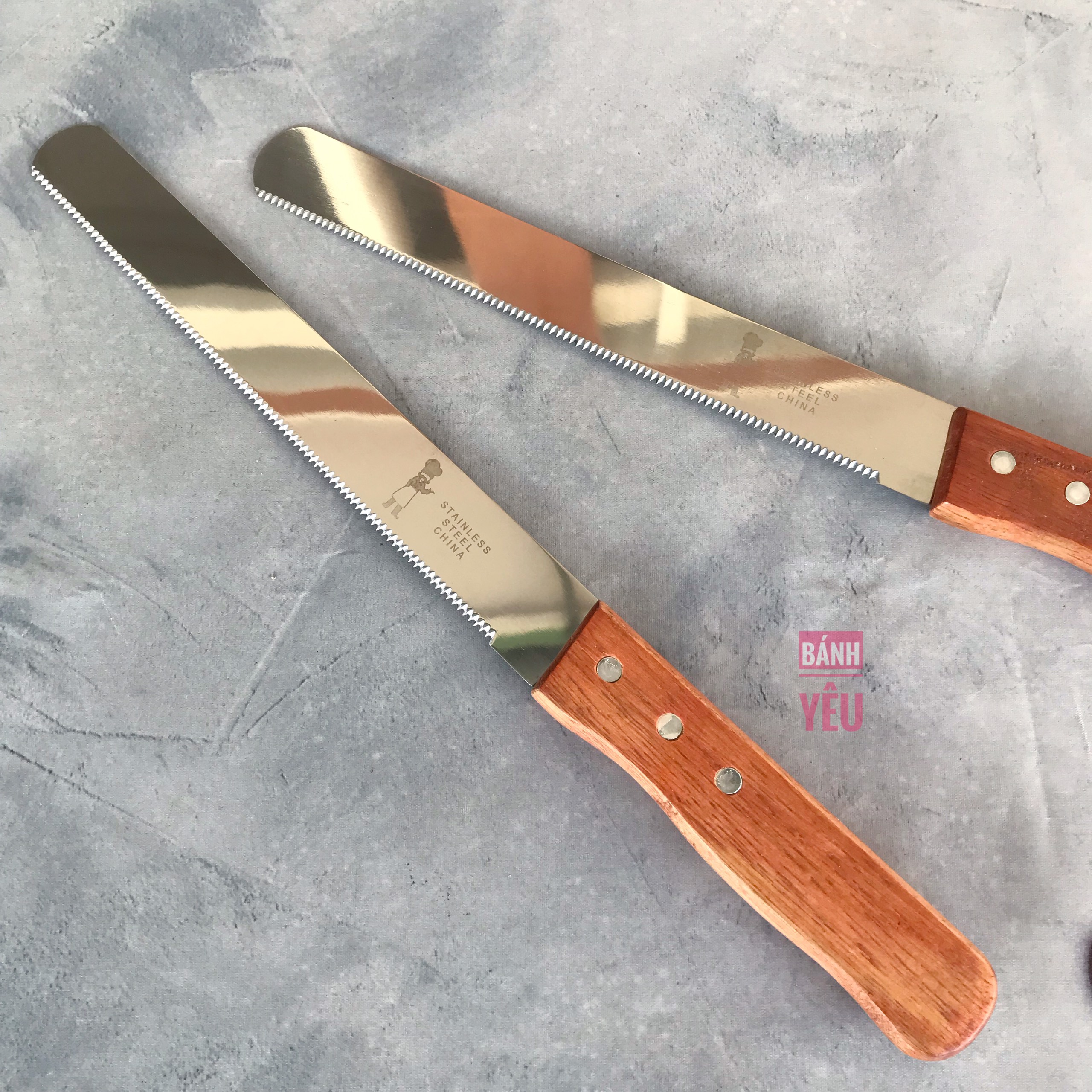 Dao Cắt Bánh Mì Răng Cưa Lưỡi Thép Cán Gỗ 20cm - 25cm