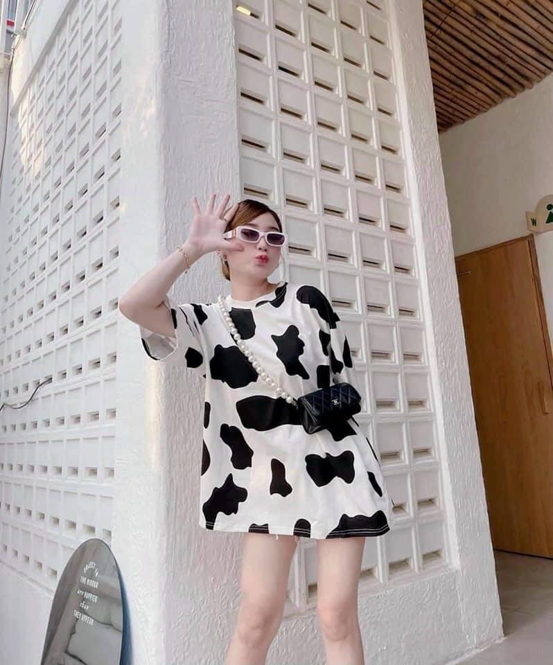 Áo thun form rộng hoa văn bò sữa