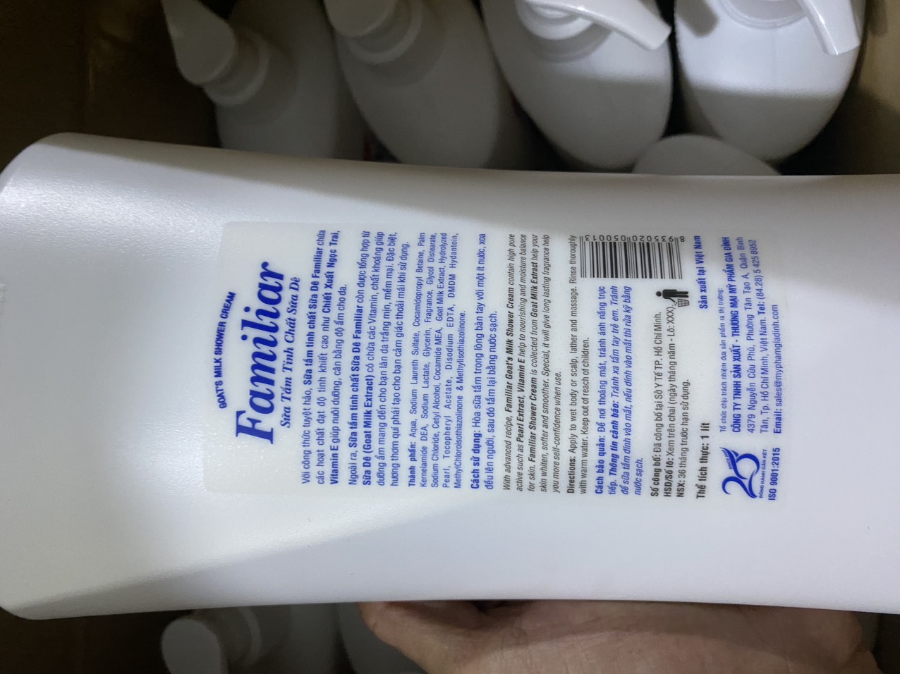 COMBO 2 CHAI SỮA TẮM DÊ FAMILIAR 1000ML. (MẪU MỚI).