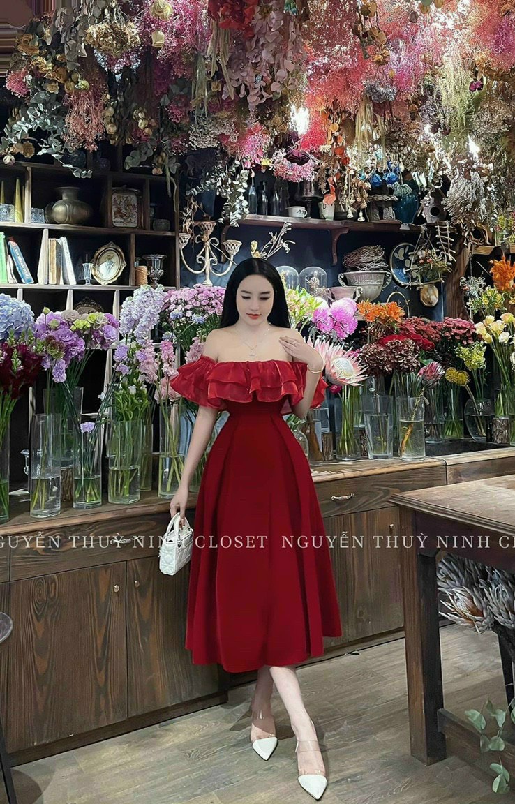 Váy đầm nữ dáng xòe xẻ tà trễ vai phối bèo duyên dáng, Váy đầm chất nhung xẻ tà phối bèo hai tầng trễ vai hai màu đỏ, đen
