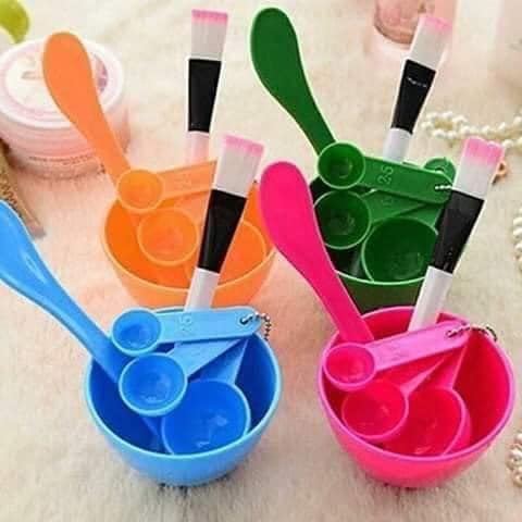 BÁT TRỘN ĐẮP MẶT NẠ CHĂM SÓC DA MẶT